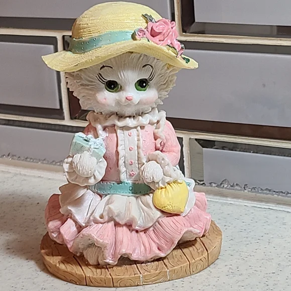 Victorian Kitten Figurine super cute Knick knack - Picture 3 of 11